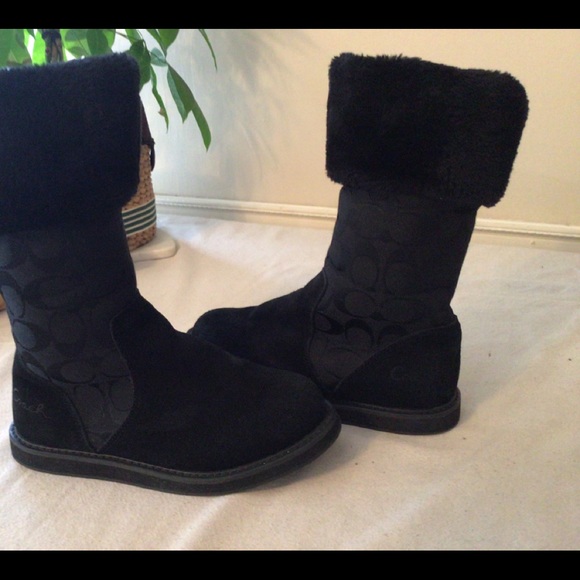 🌸🌸Coach Signature Joss Logo Black Faux Fur Lined Boots.🌸🌸 - Picture 2 of 7